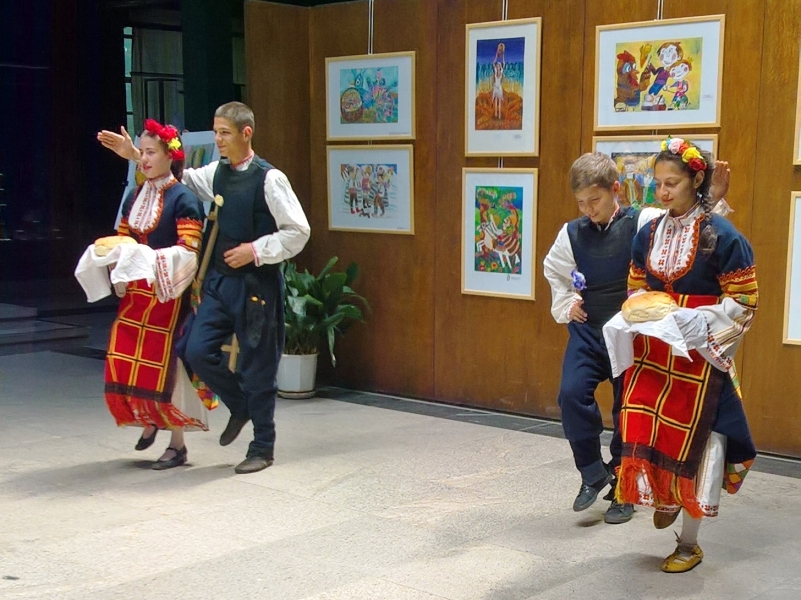 Български